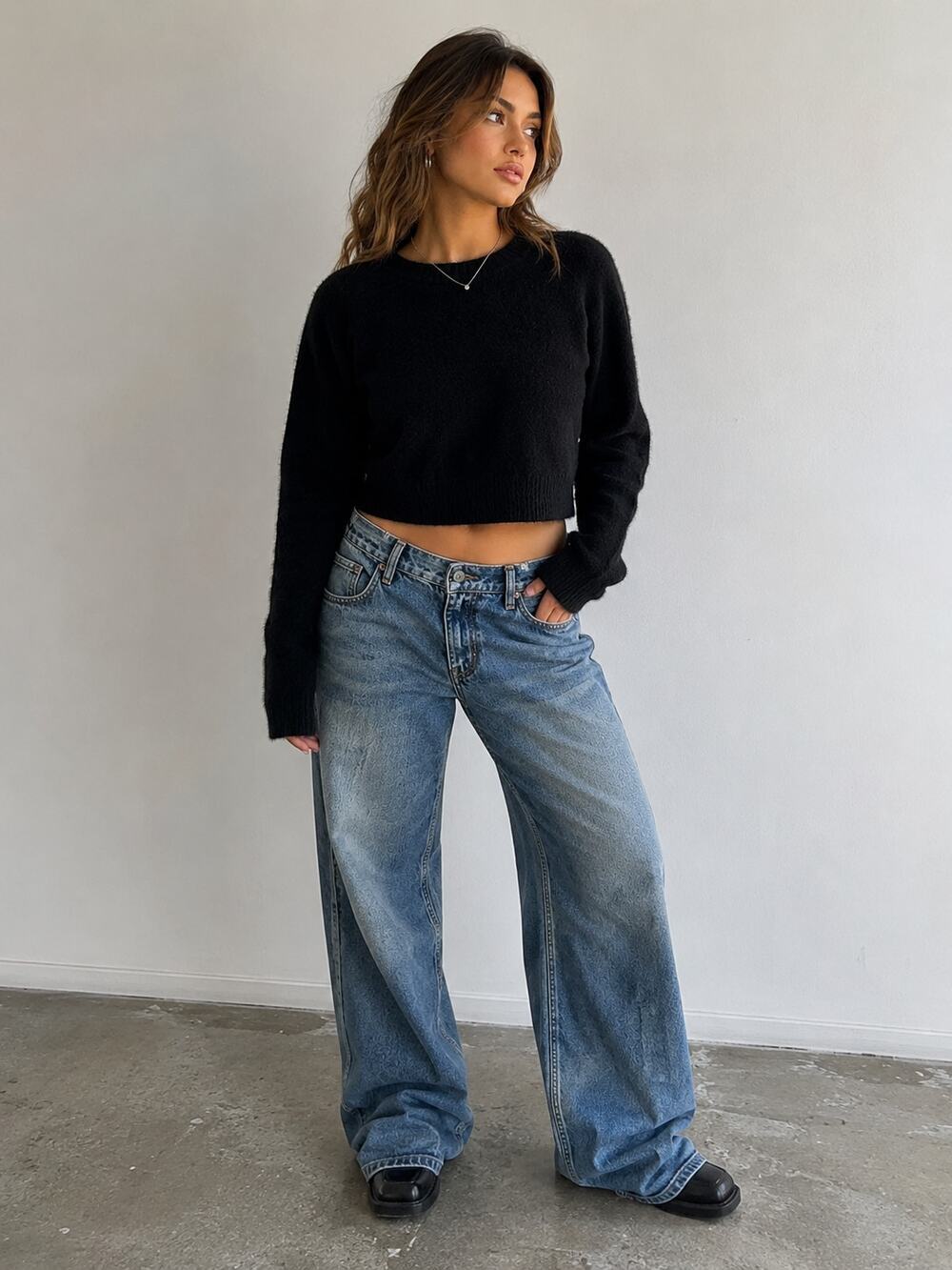 AllSaints Women’s Medium Black Wool Blend Cropped Crewneck Sweater M